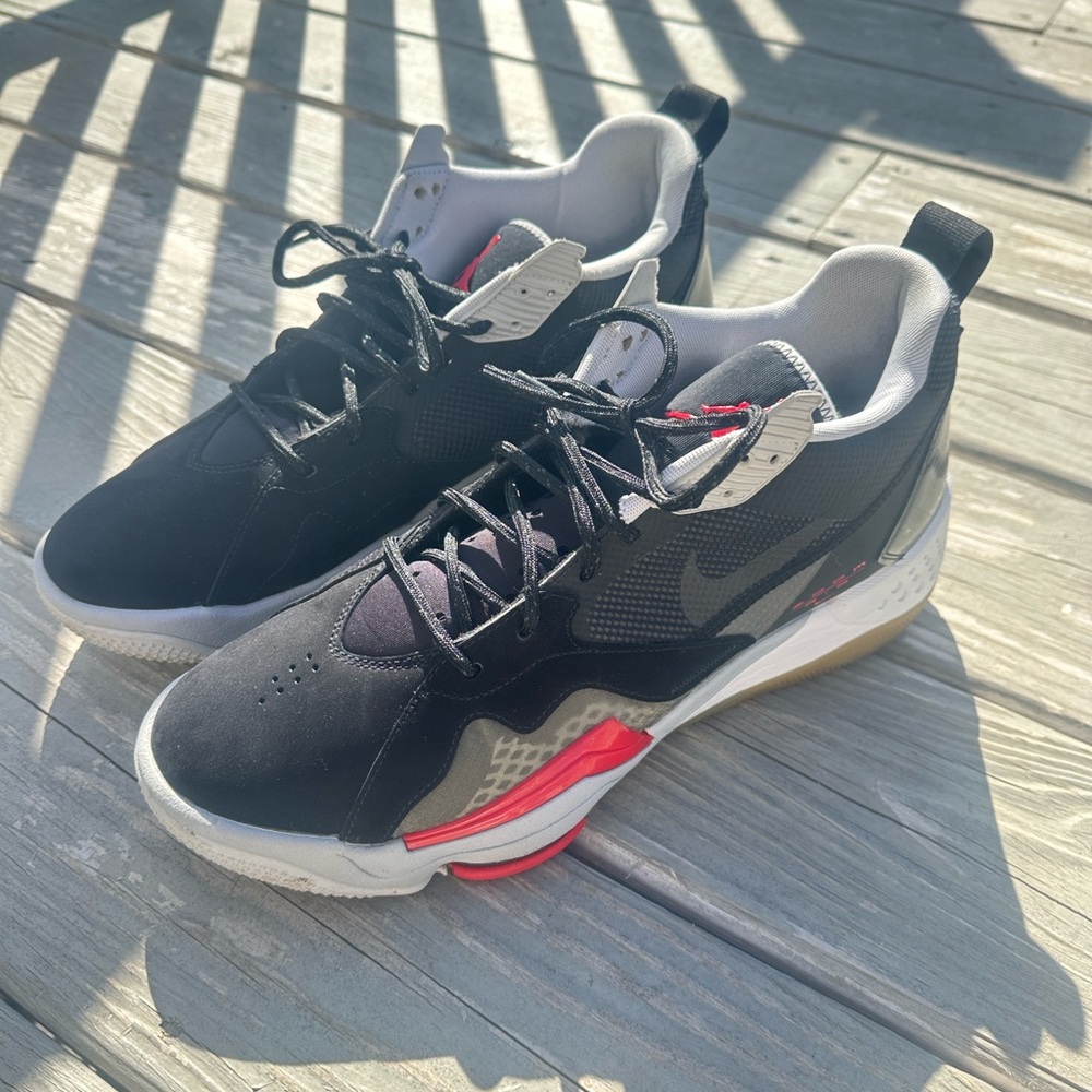 Jordan Basketball Shoes red/black